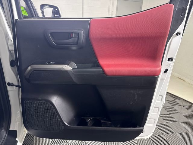 Used 2020 Toyota Tacoma SR5 AWD/4WD image 19