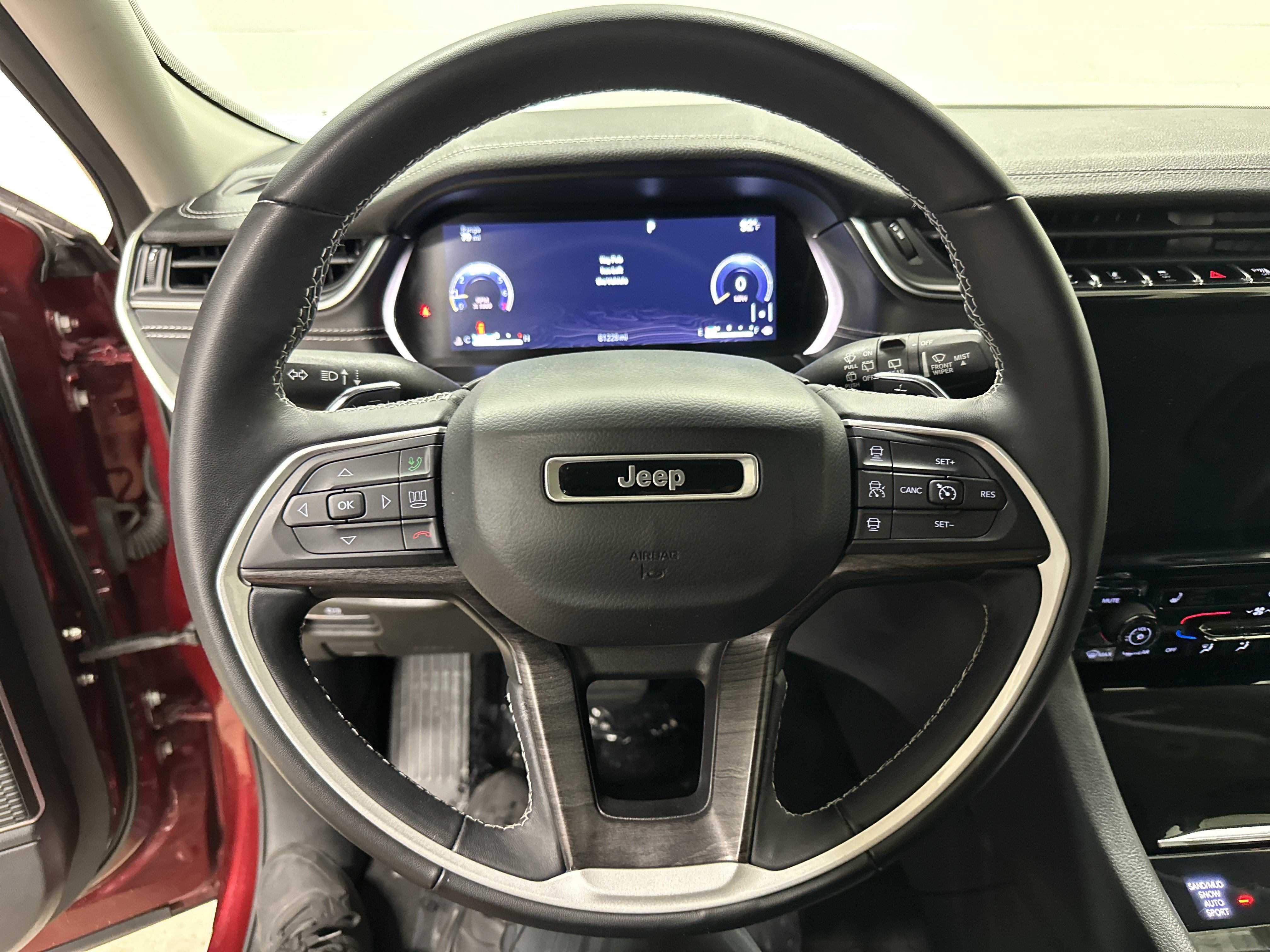 Used 2021 Jeep Grand Cherokee L Limited AWD/4WD image 18