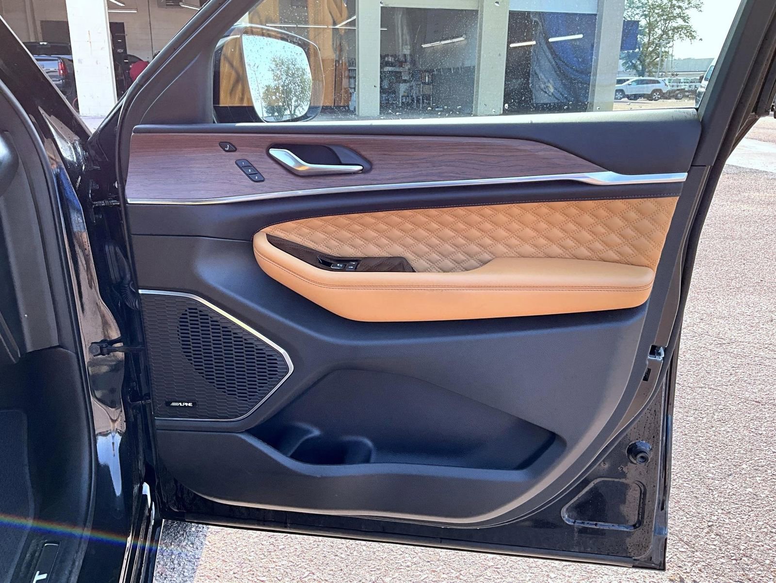 Used 2022 Jeep Grand Cherokee Summit w/ Luxury Tech Group V image 16