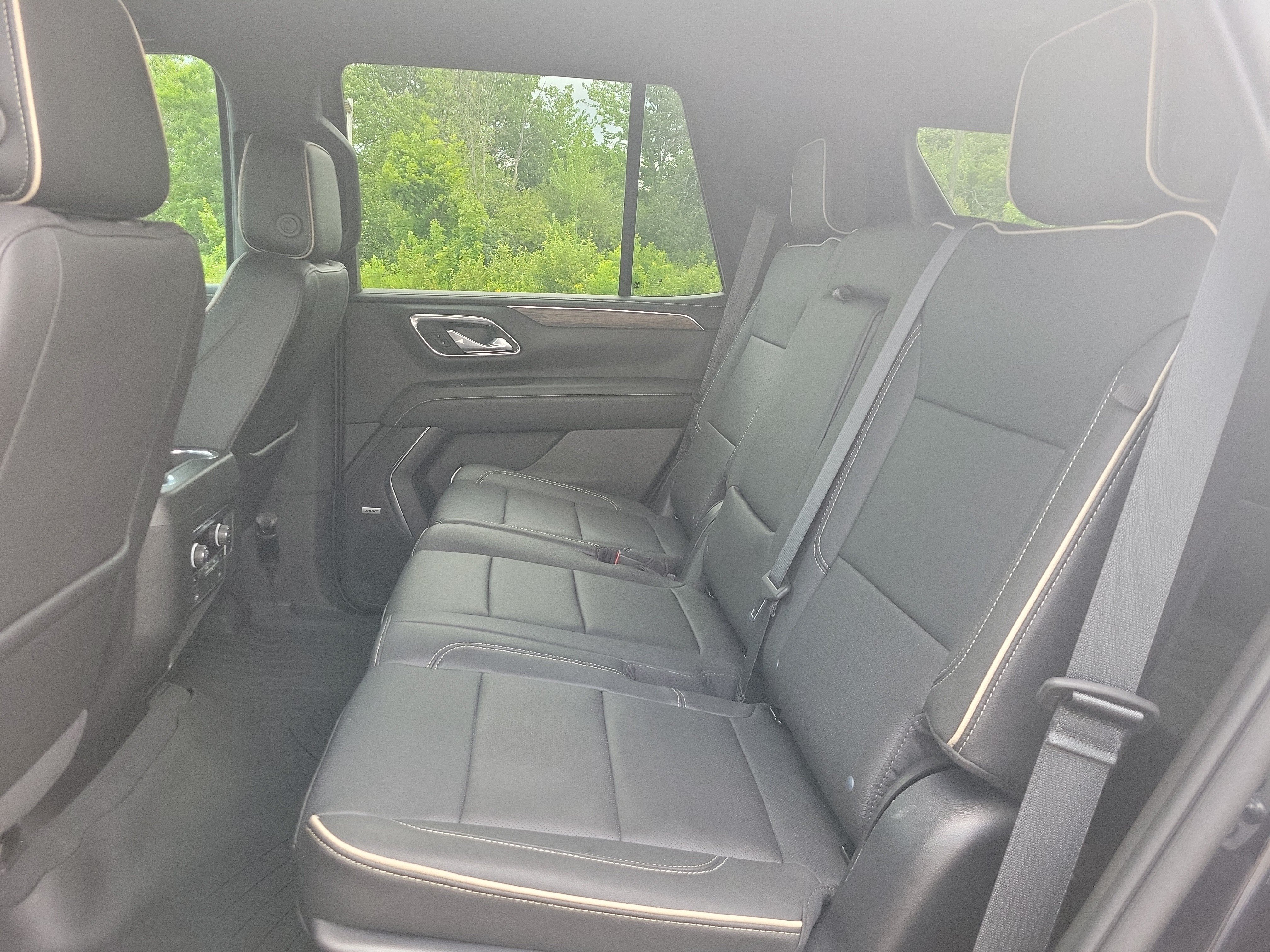 Used 2023 Chevrolet Tahoe Premier AWD/4WD image 16