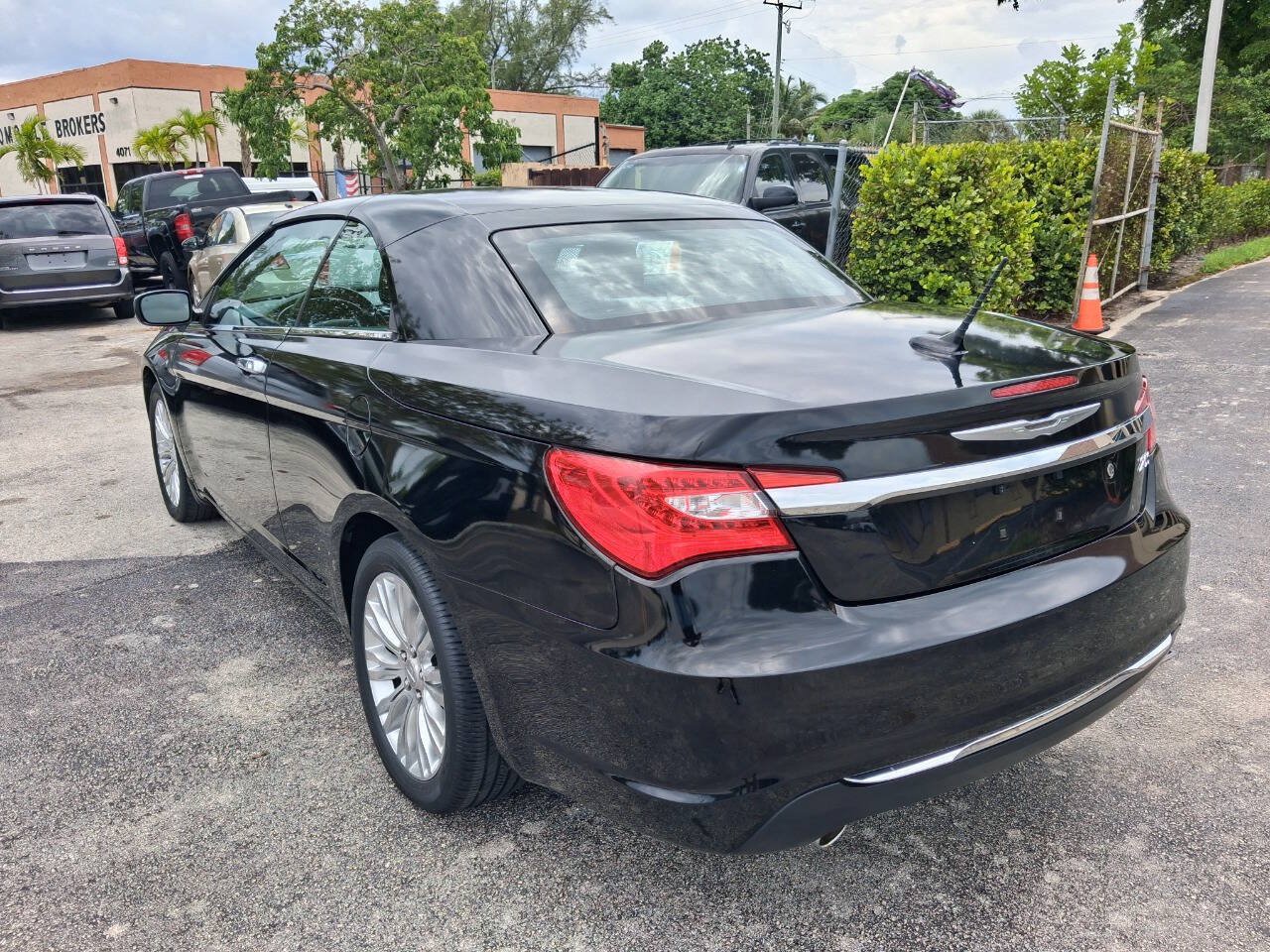 Used 2013 Chrysler 200 Limited FWD image 8