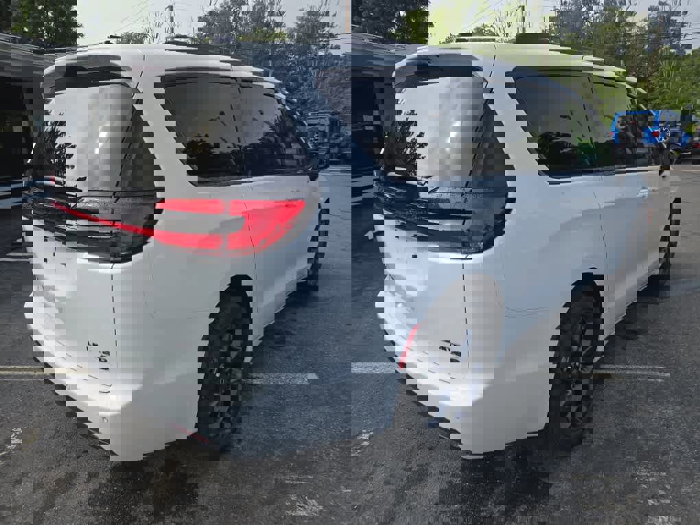 New 2026 Chrysler Pacifica Limited w/ S Appearance Package image 4