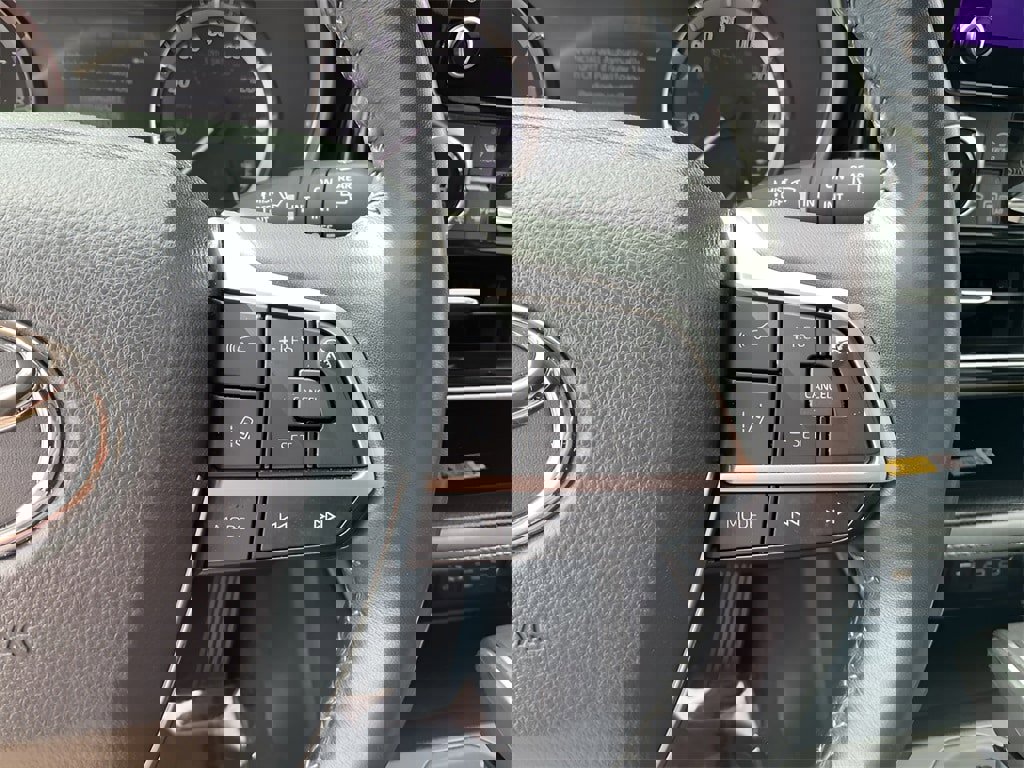 Used 2024 Toyota Highlander XLE image 9