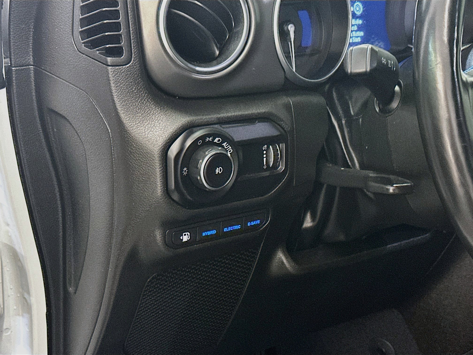 Used 2023 Jeep Wrangler Unlimited Rubicon 4xe w/ Cold Weather Group AWD/4WD image 17
