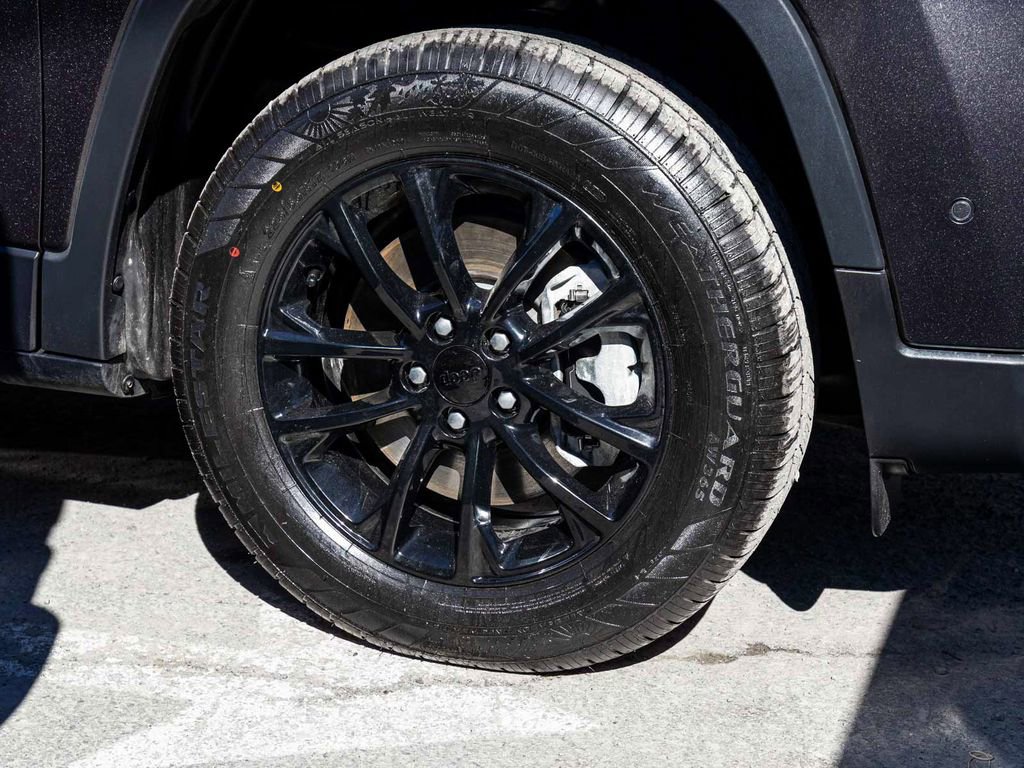 Used 2023 Jeep Cherokee Altitude Lux w/ Lux Elite Package image 9