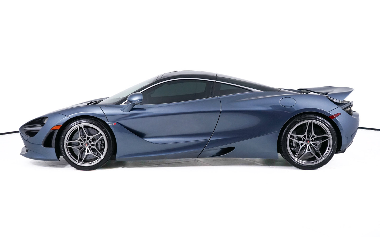 Used 2018 McLaren 720S Luxury RWD image 2
