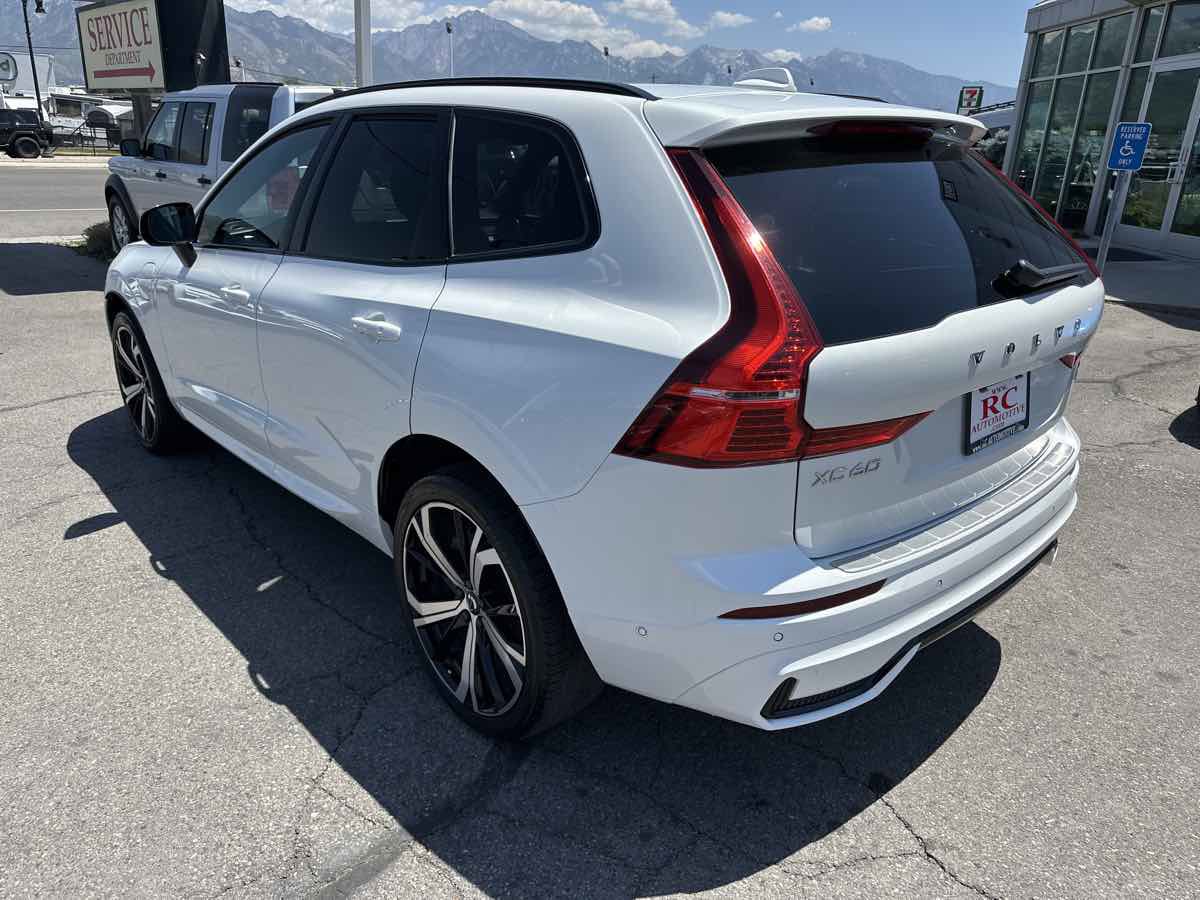 Used 2022 Volvo XC60 T8 R-Design w/ Advanced Package image 8