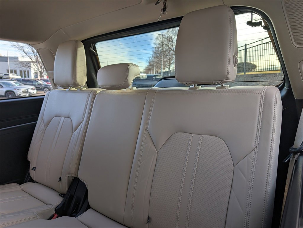 Used 2024 Ford Expedition Platinum image 17