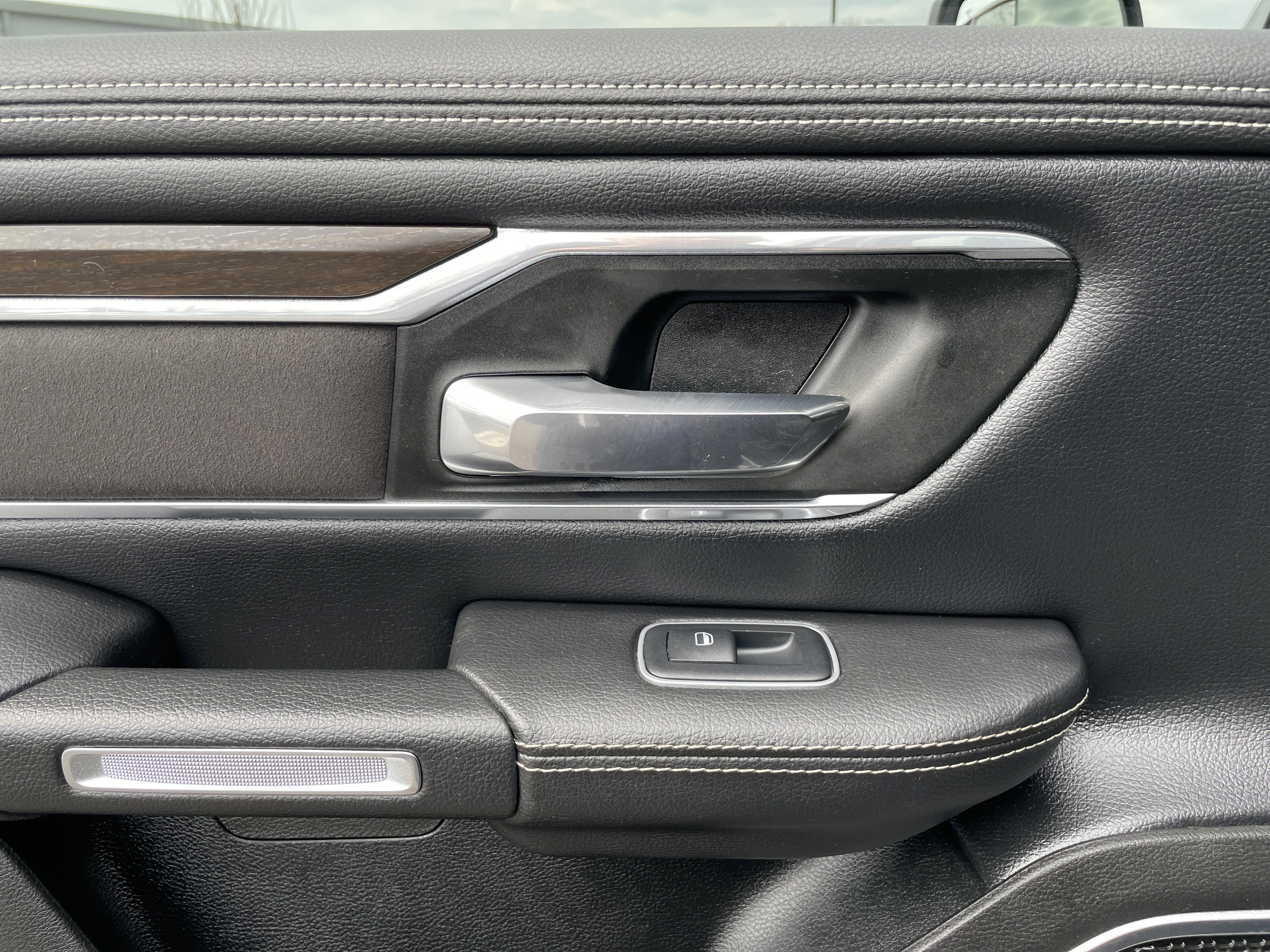 Certified 2022 RAM 1500 Laramie image 29