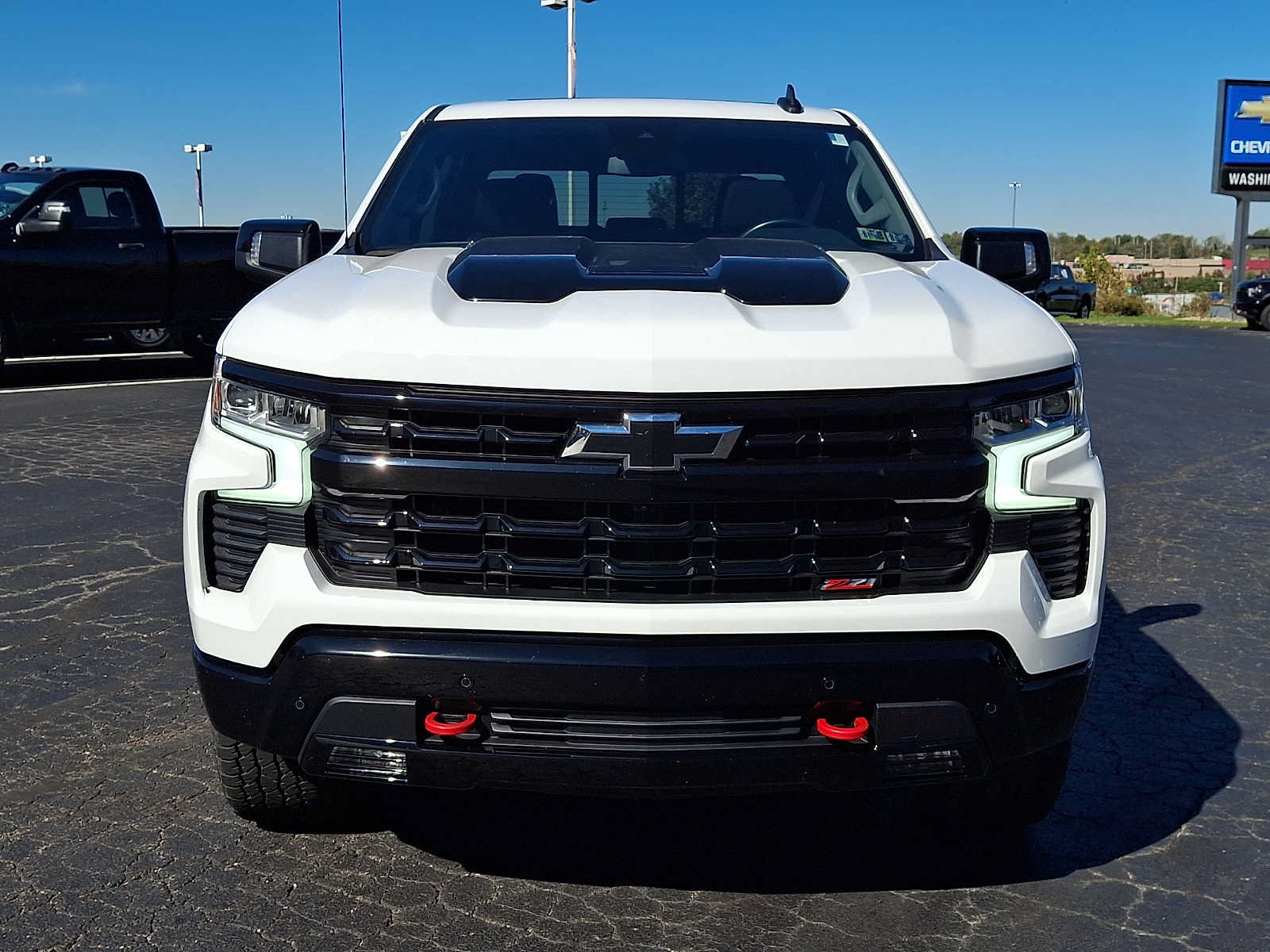 Used 2024 Chevrolet Silverado 1500 LT Trail Boss w/ LT Trail Boss Premium Package AWD/4WD image 2