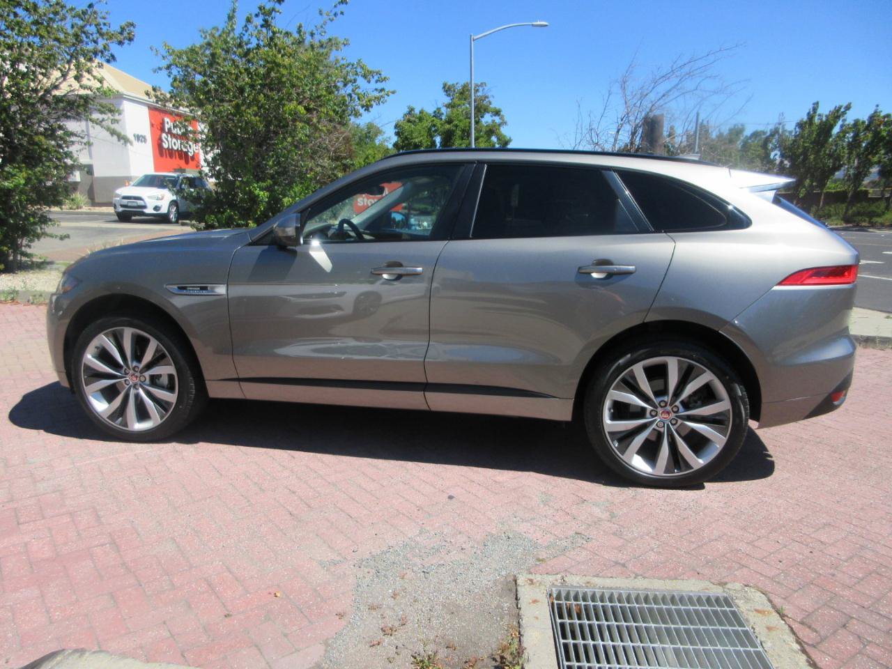 Used 2019 Jaguar F-PACE R-Sport AWD/4WD image 3