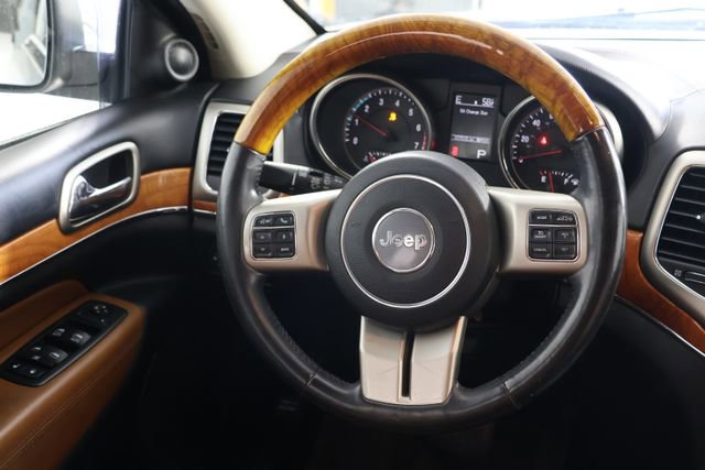 Used 2013 Jeep Grand Cherokee Overland w/ Advance Technology Group AWD/4WD image 10