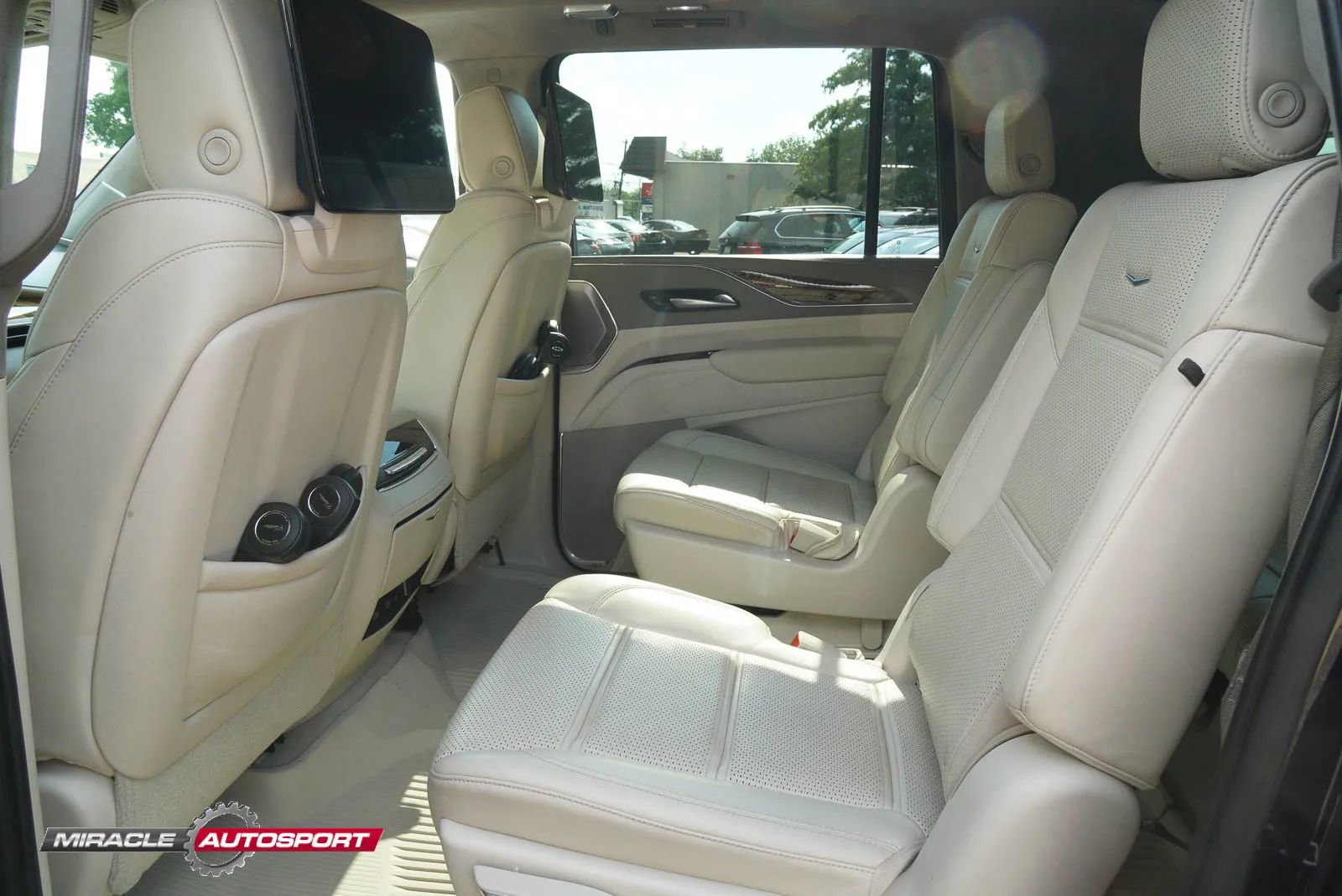 Used 2021 Cadillac Escalade ESV Premium Luxury Platinum AWD/4WD image 23