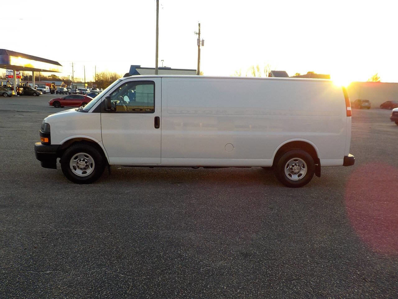 Used 2020 Chevrolet Express 3500 Extended w/ Driver Convenience Package image 2