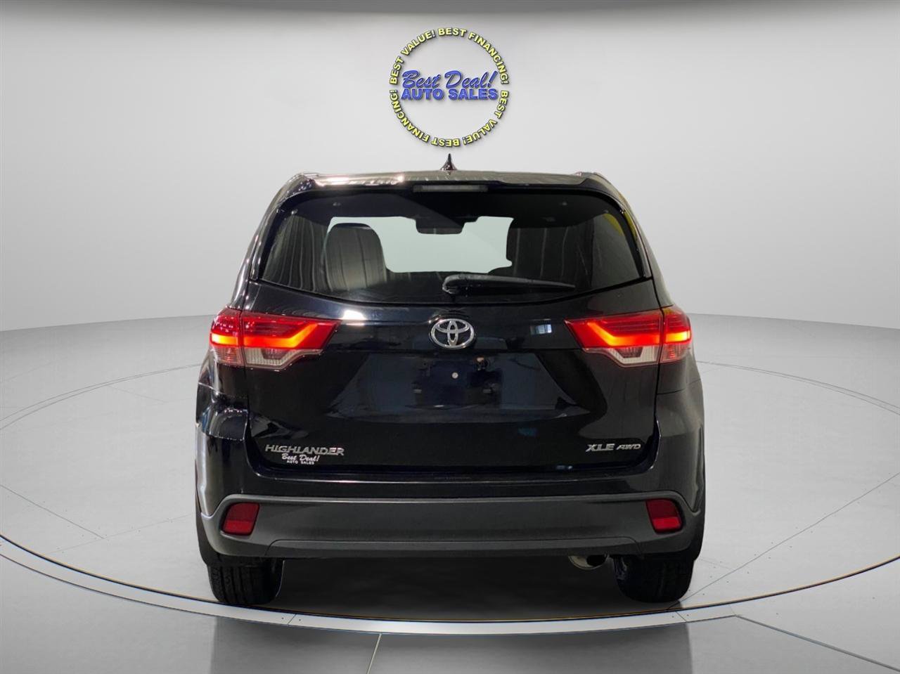 Used 2019 Toyota Highlander XLE AWD/4WD image 4