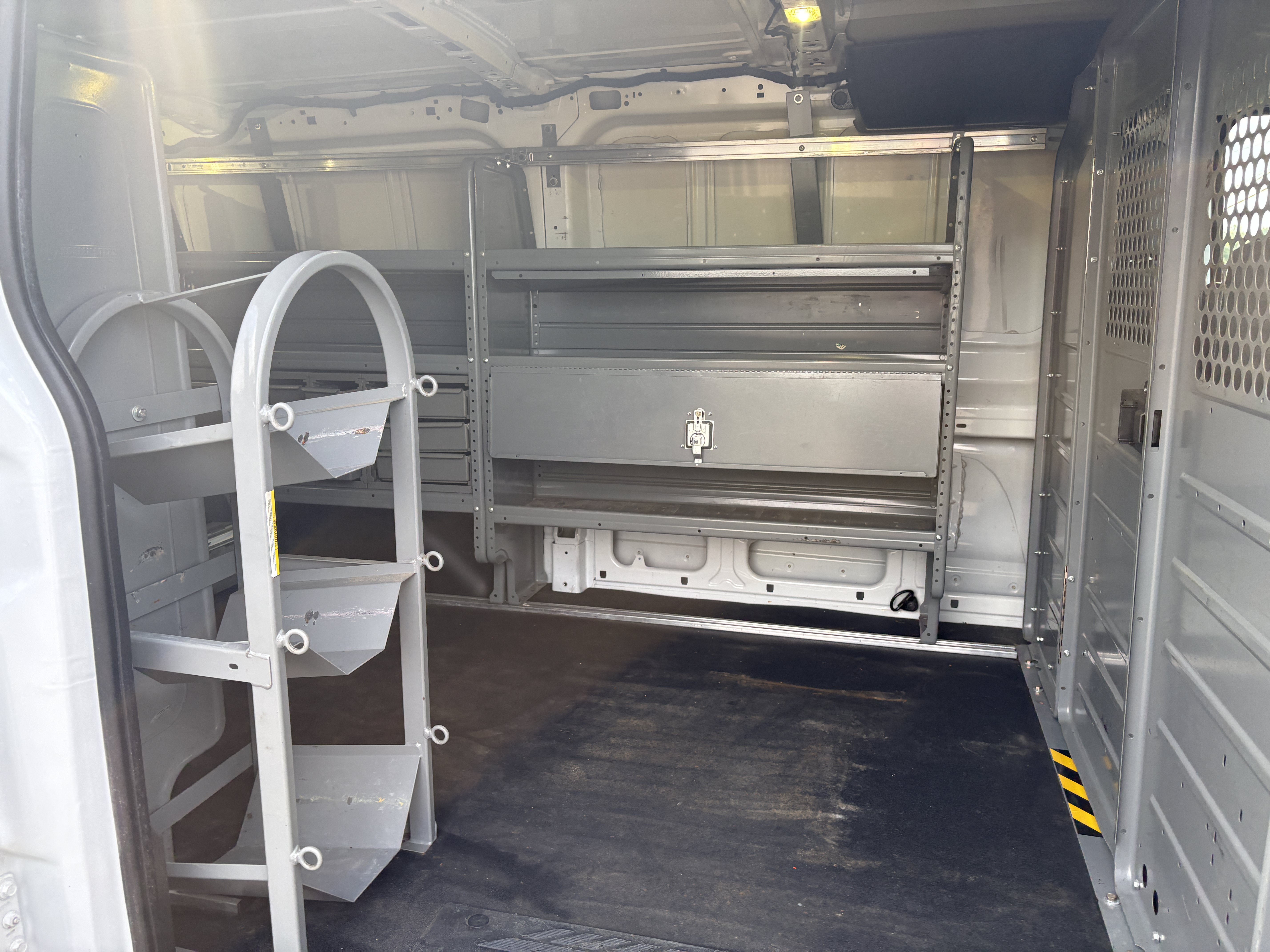 Used 2017 Ford Transit 150 130 Low Roof RWD image 10