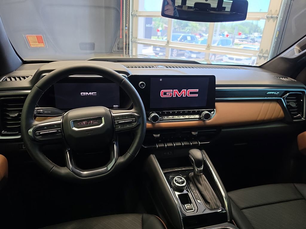 Used 2025 GMC Canyon AT4 w/ AT4 Premium Package AWD/4WD image 18