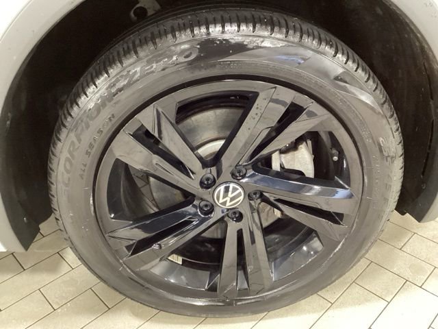 Certified 2023 Volkswagen Tiguan SE R-Line image 28