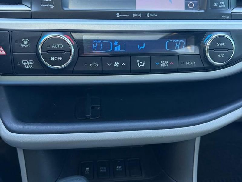 Used 2018 Toyota Highlander Limited image 17