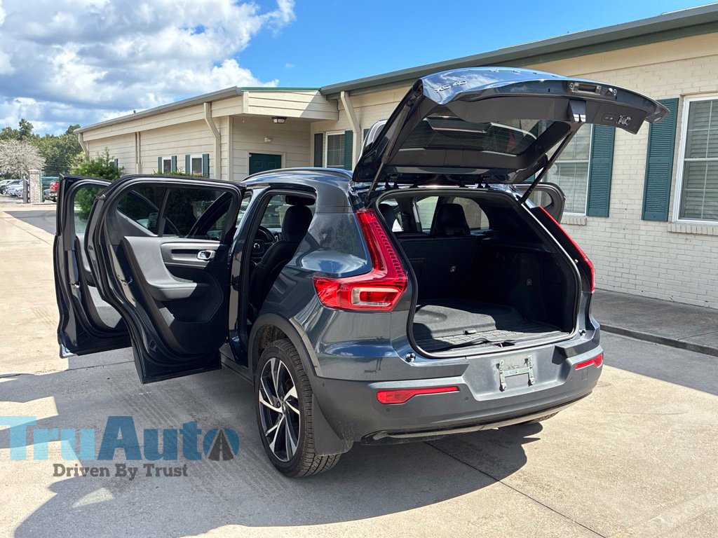 Used 2022 Volvo XC40 T5 R-Design w/ Advanced Package AWD/4WD image 15