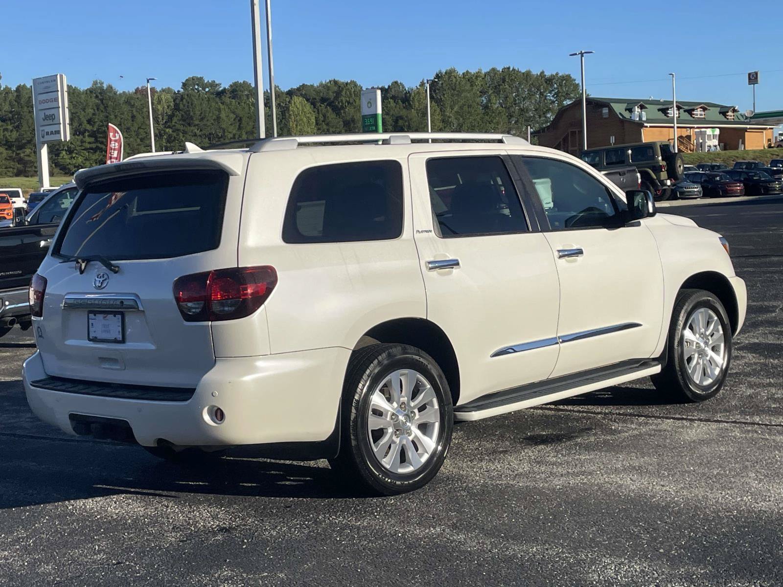Used 2018 Toyota Sequoia Platinum RWD image 3