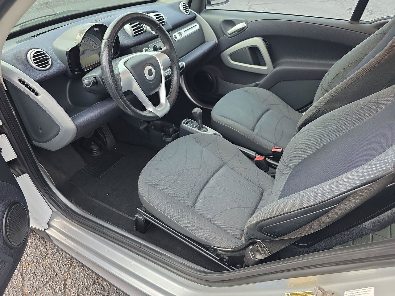 Used 2011 smart fortwo passion RWD image 4