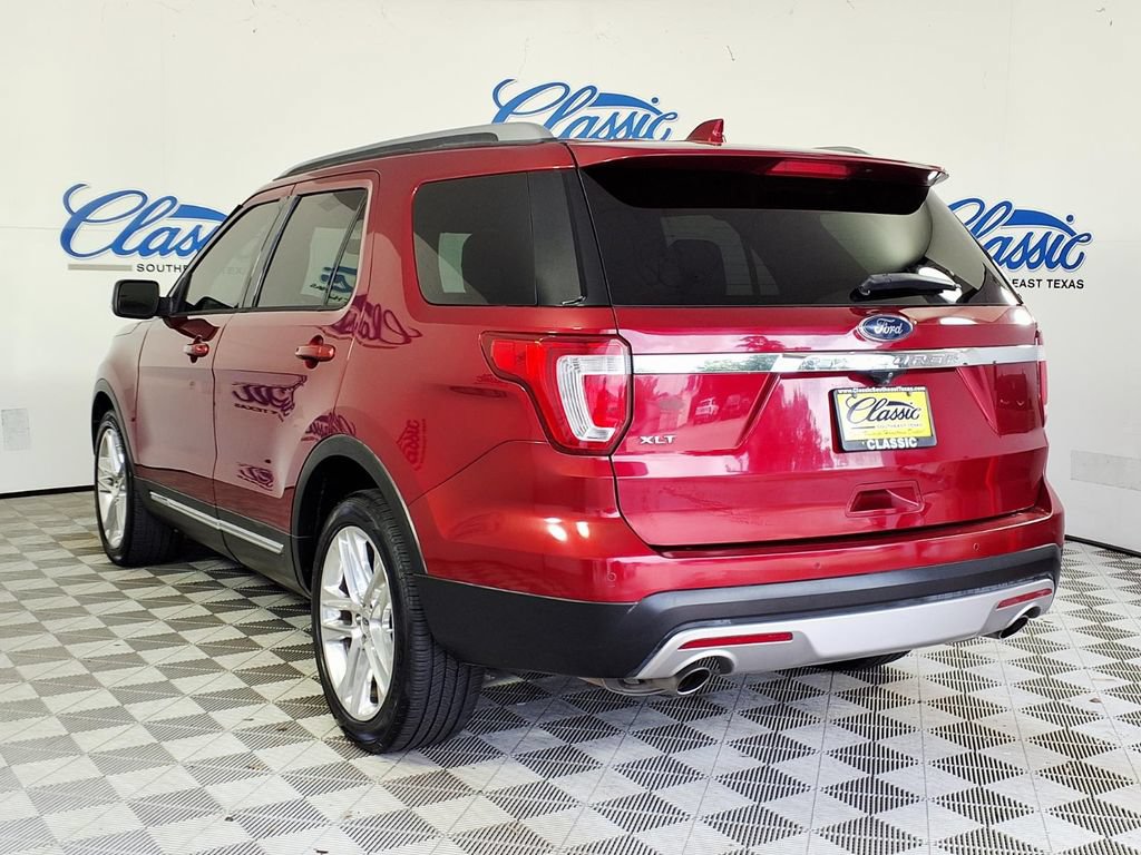 Used 2017 Ford Explorer XLT w/ Equipment Group 202A FWD image 2