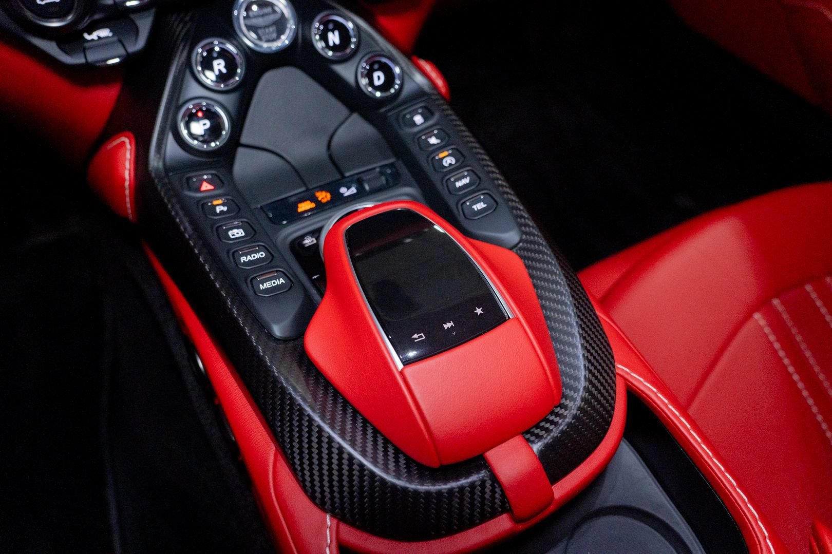 Used 2019 Aston Martin V8 Vantage Coupe RWD image 46