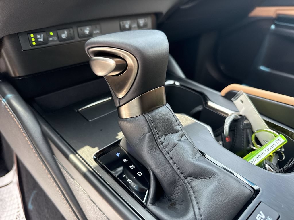 Used 2025 Lexus ES 300h w/ Premium Package FWD image 26