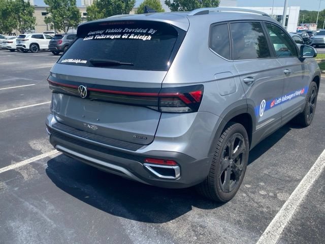 Used 2025 Volkswagen Taos SEL AWD/4WD image 10