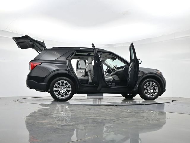 Certified 2025 Ford Explorer Active w/ Active Comfort Package image 49