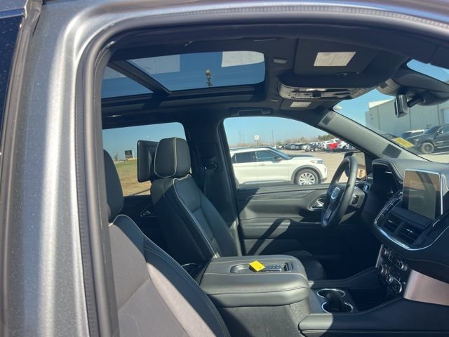 Used 2024 GMC Yukon SLT w/ SLT Luxury Package image 10