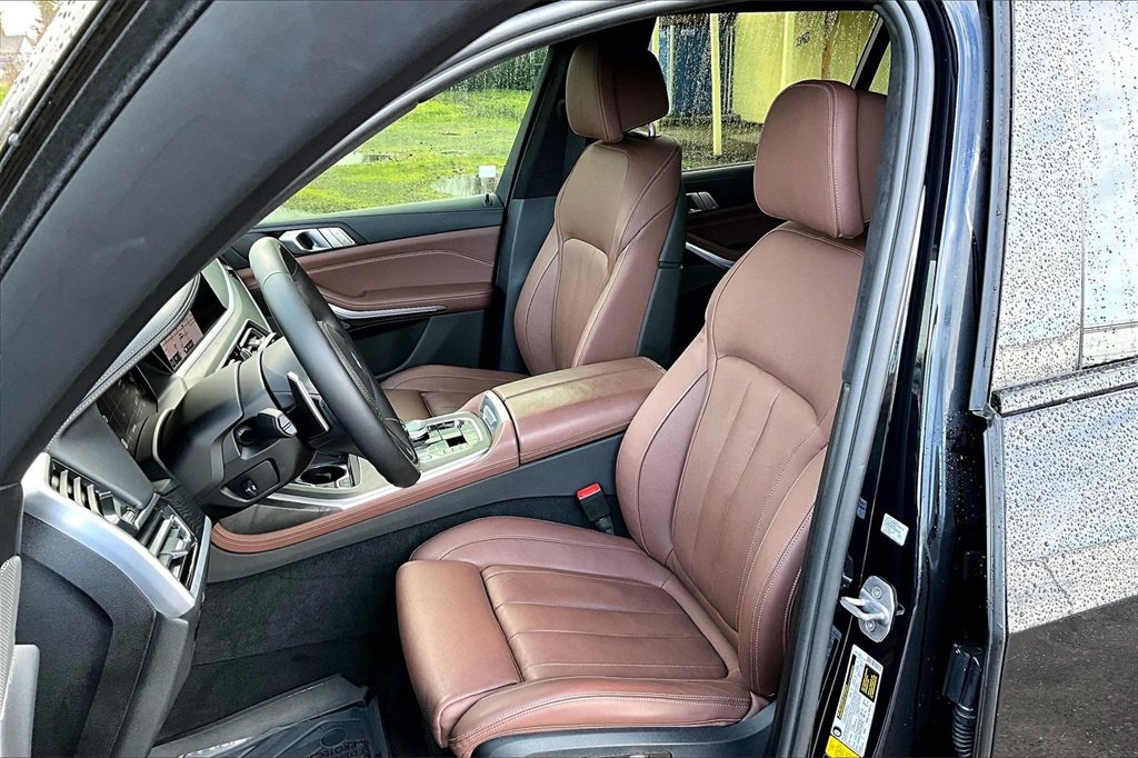 Used 2020 BMW X7 M50i image 9