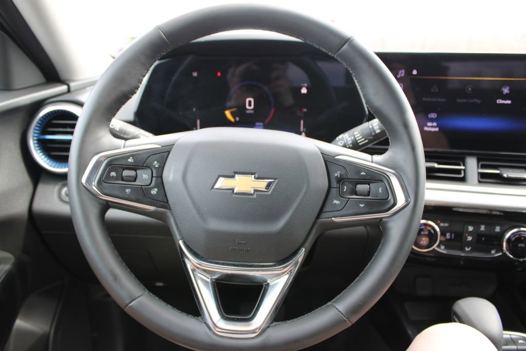 Used 2025 Chevrolet Trax LT w/ LT Convenience Package image 31