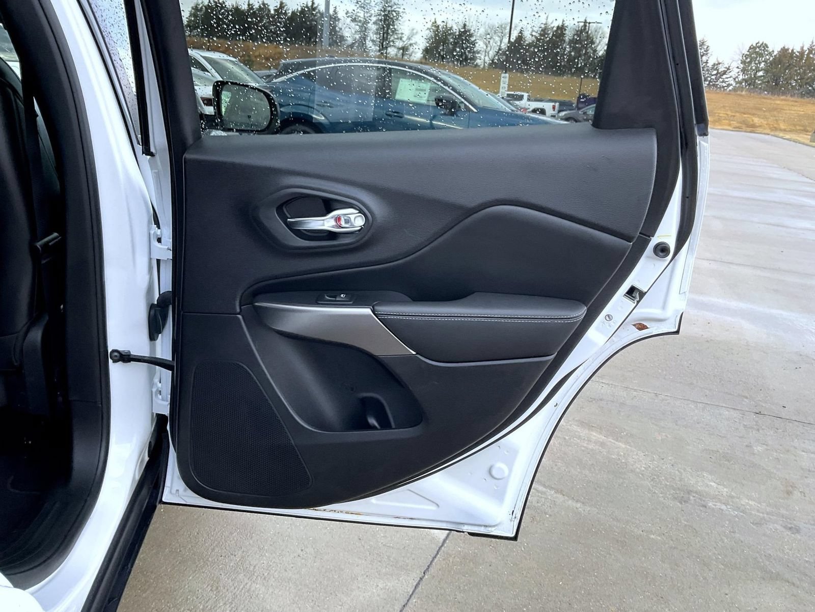 Used 2020 Jeep Cherokee Limited AWD/4WD image 21