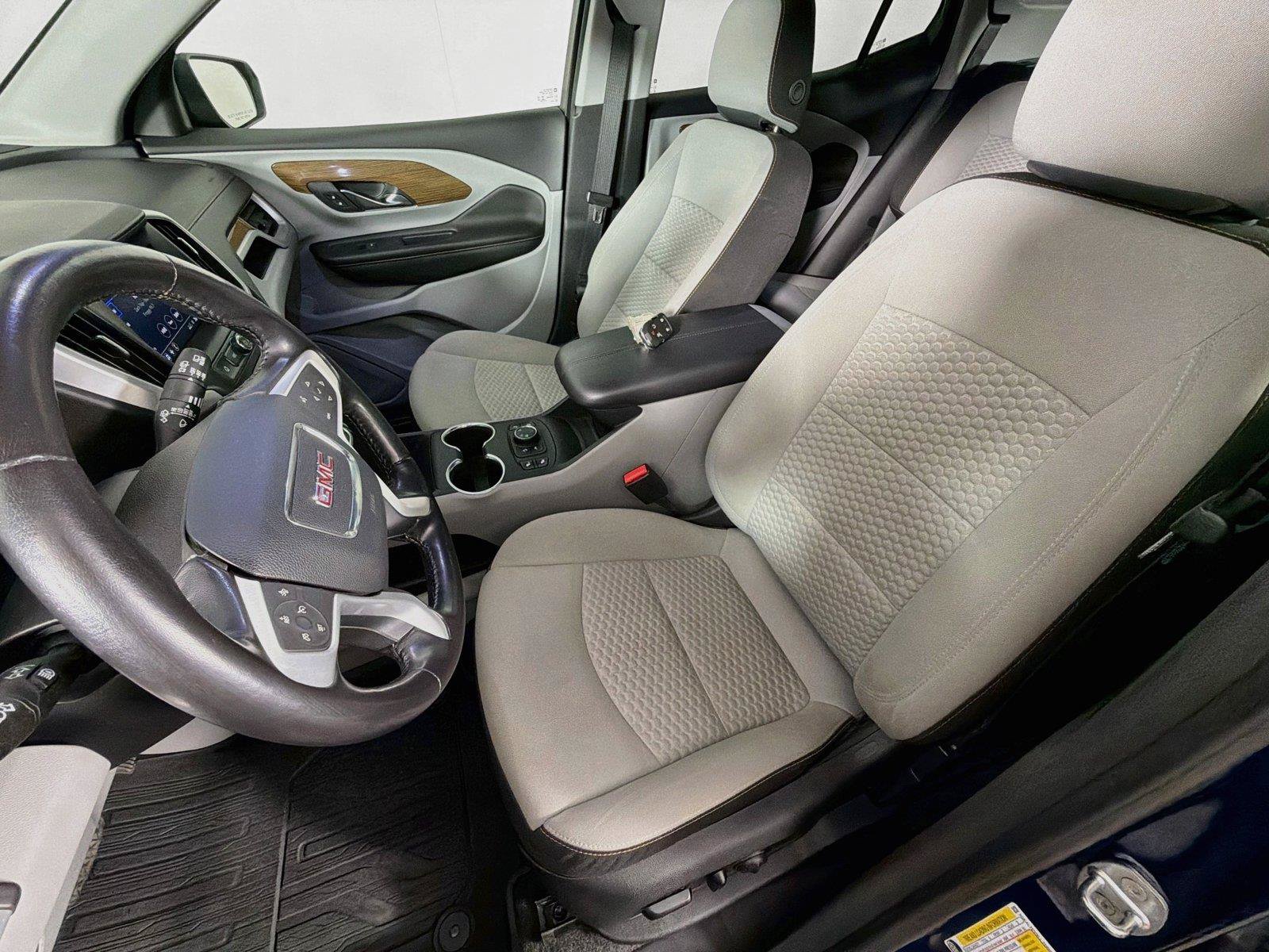 Used 2020 GMC Terrain SLE w/ Driver Convenience Package AWD/4WD image 2