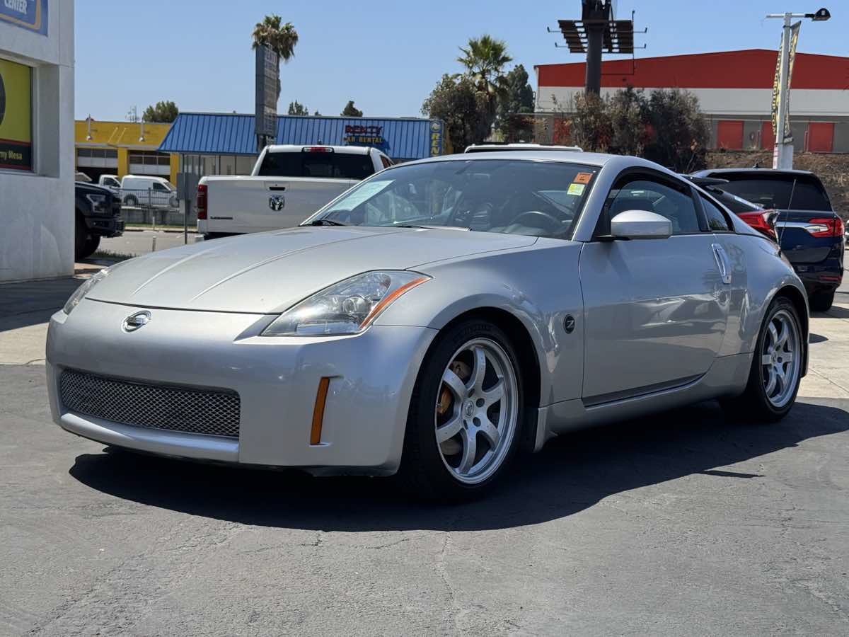 Used 2004 Nissan 350Z Track w/ Cargo Convenience Pkg RWD image 4