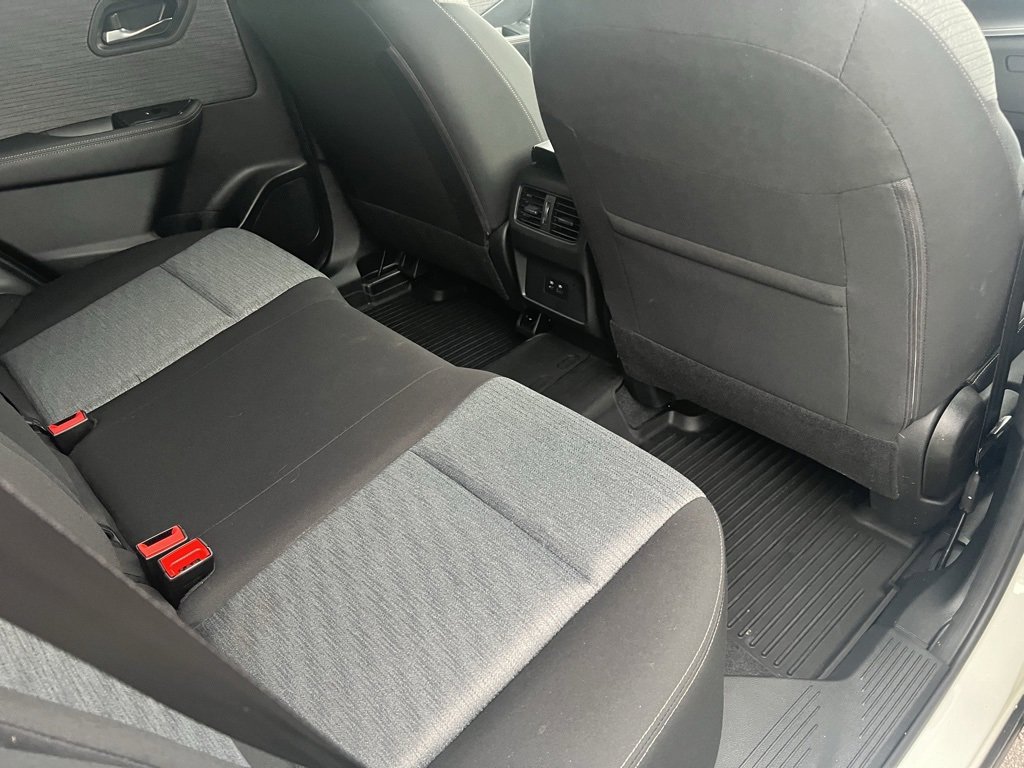 Used 2023 Nissan Rogue SV image 11