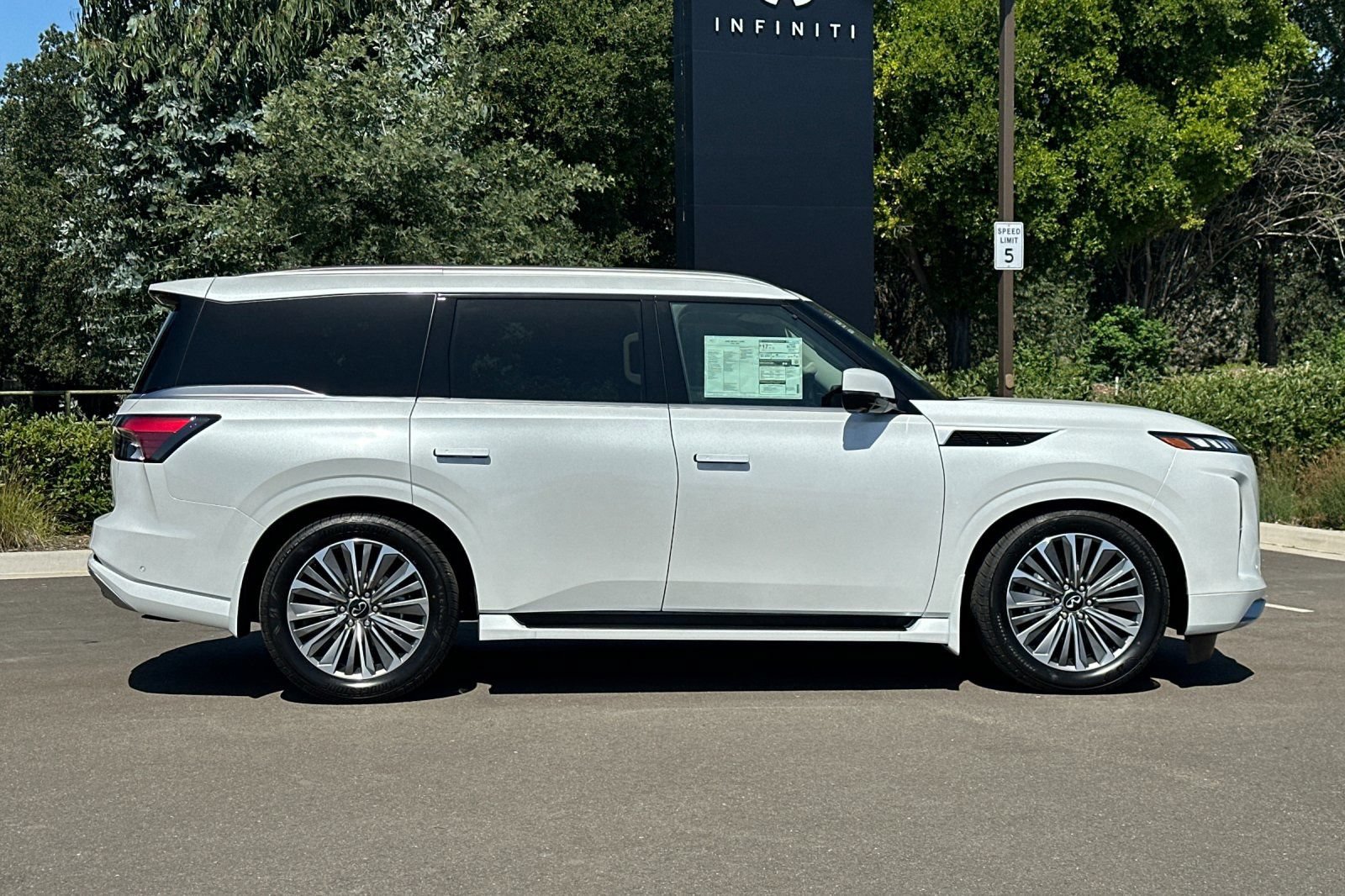 New 2026 INFINITI QX80 Luxe w/ Cargo Package AWD/4WD image 6