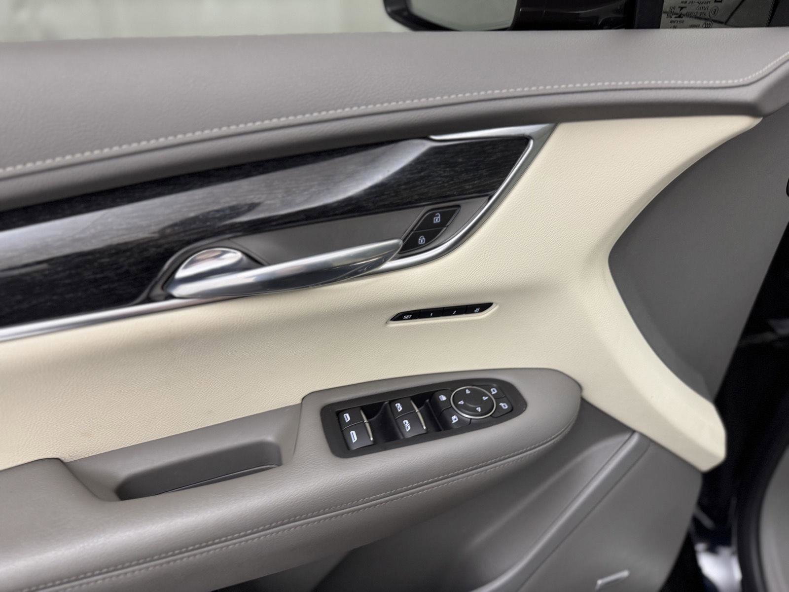 Used 2021 Cadillac XT6 Premium Luxury image 16