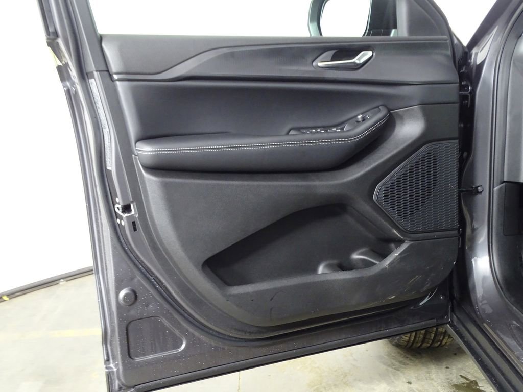 New 2025 Jeep Grand Cherokee Laredo X image 17