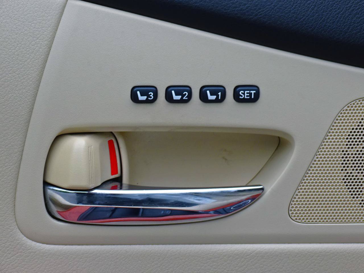 Used 2011 Lexus RX 350 2WD w/ Premium Pkg image 14