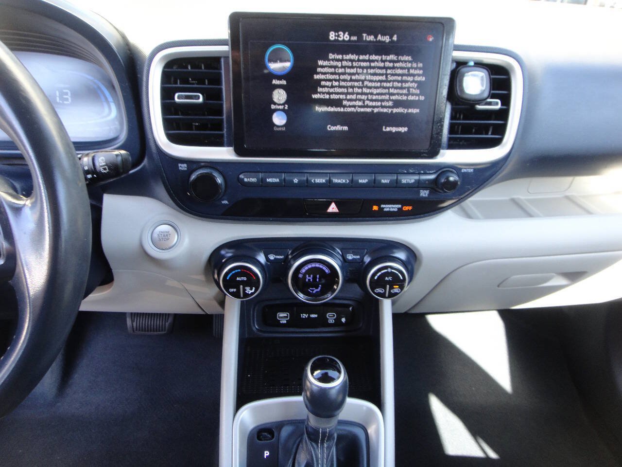 Used 2023 Hyundai Venue Limited FWD image 8