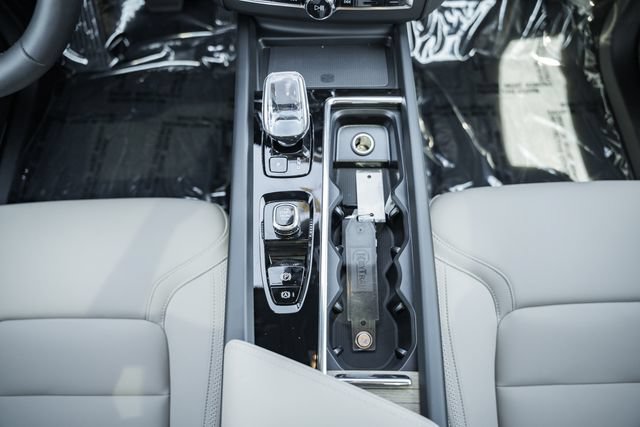 New 2027 Volvo XC60 B5 Plus AWD/4WD image 28