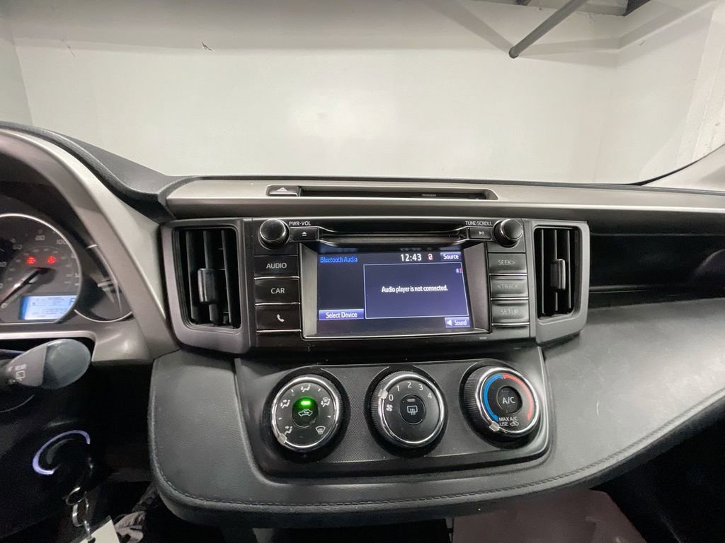 Used 2016 Toyota RAV4 LE image 13
