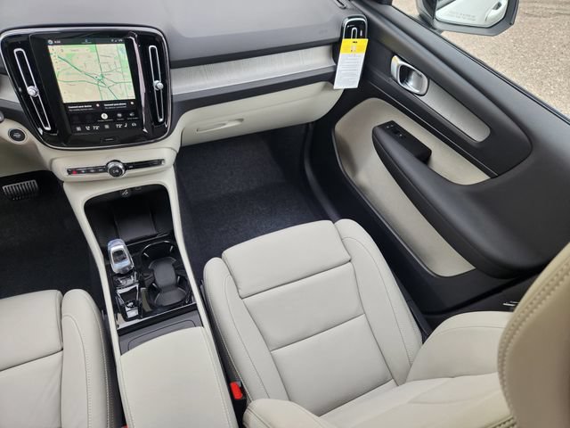 New 2026 Volvo XC40 B5 Plus w/ Protection Package Premier AWD/4WD image 12