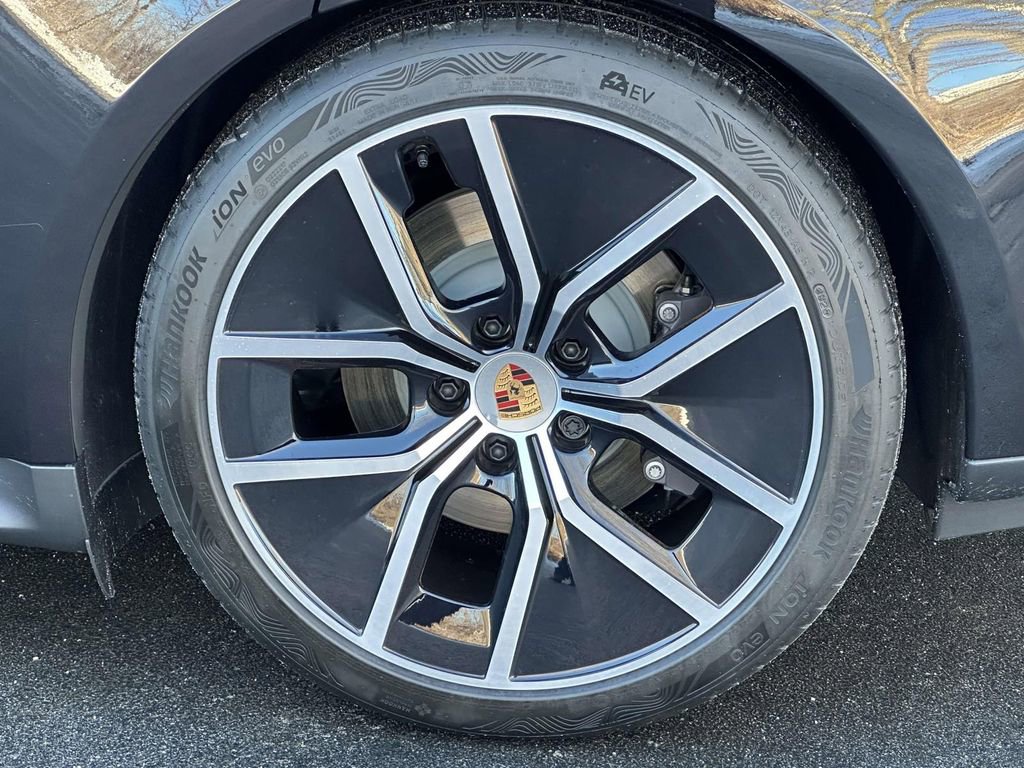 New 2026 Porsche Taycan image 8