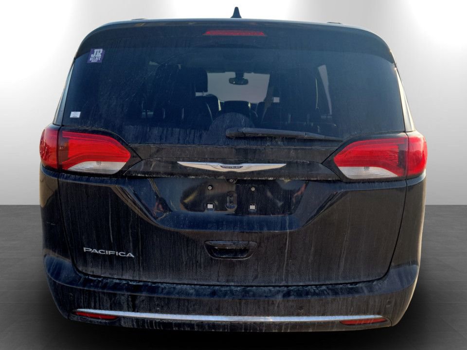 Used 2017 Chrysler Pacifica Touring-L image 8
