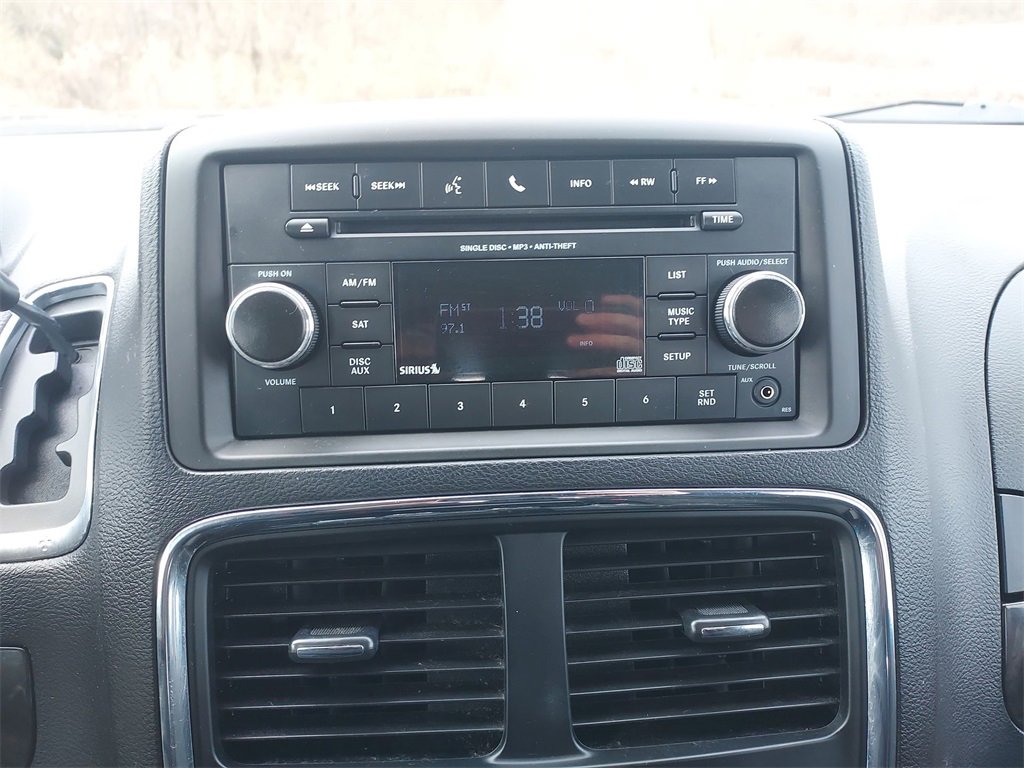 Used 2016 Dodge Grand Caravan American Value Package w/ UConnect Hands-Free Group image 21