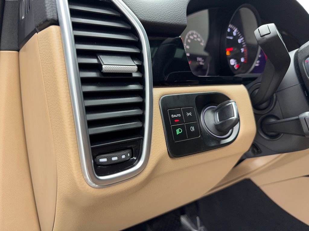 Used 2023 Porsche Cayenne Platinum Edition image 43
